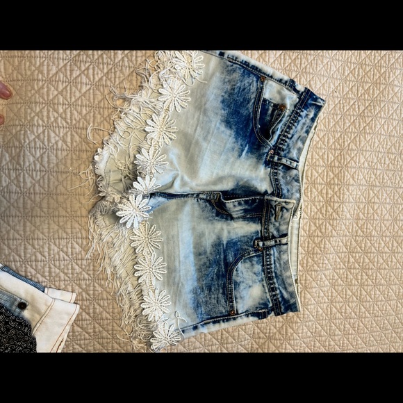 Shorts - Picture 7 of 16